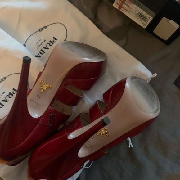 Prada Red Leather Cutout Pumps Size 39 - Picture 15 of 16